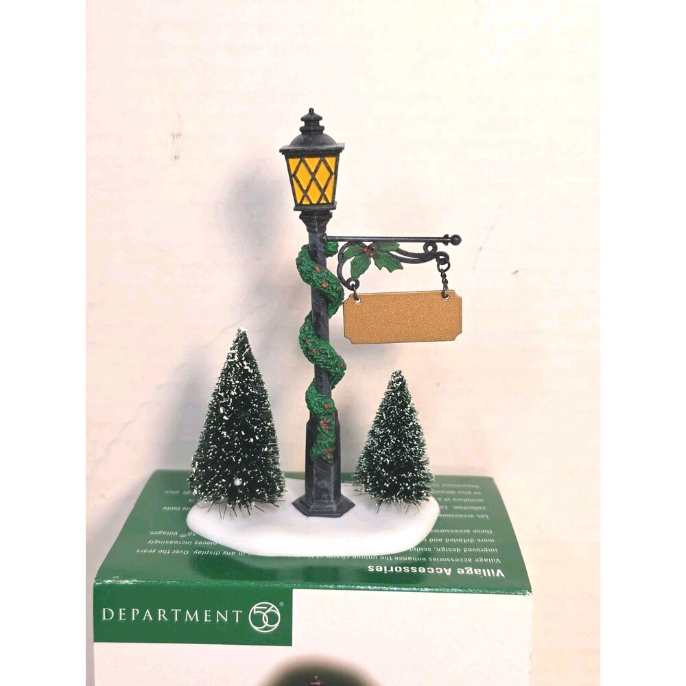 Dept 56 Village Accessories -Village Lamppost and sign 52940 Retired 2001